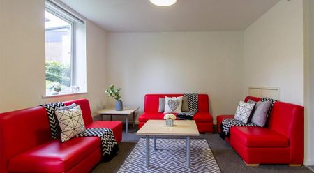 1 bedroom in a flat share to rent - Photo 2