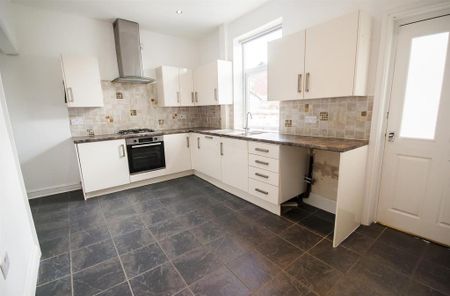 3 bedroom terraced house to rent - Photo 4