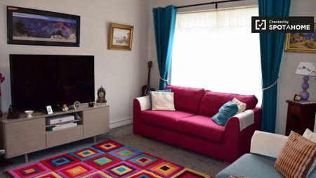 Room to rent in 4-bedroom house in Balgriffin, Dublin - Photo 4