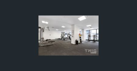 Stunning Studio on Sub-Penthouse Level with Breath-taking Park & Bay Views - Unfurnished - Photo 3