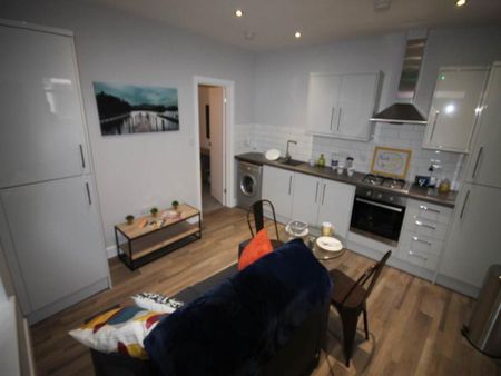 2 bedroom flat to rent - Photo 2