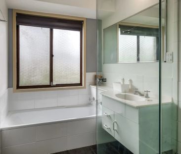Perfectly located family home. - Photo 3