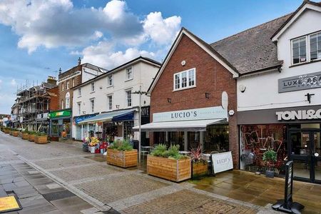 High Street, Leatherhead, Surrey, KT22 - Photo 3