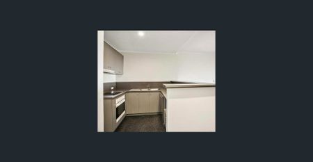 Residences @ 333 Exhibition St – Furnished 1 bedroom Apartment incl water - Photo 4