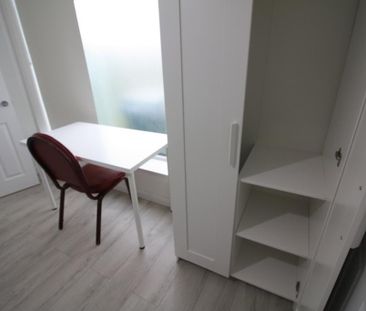 4 bedroom semi-detached house to rent - Photo 5