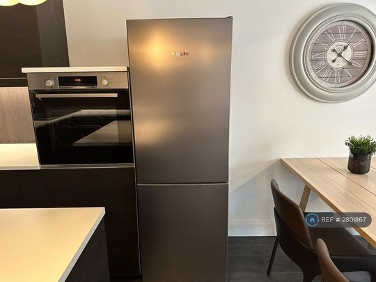 4 bedroom terraced house to rent - Photo 1