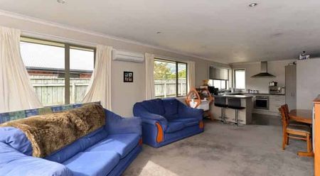 Central Richmond Family Home. - Photo 5