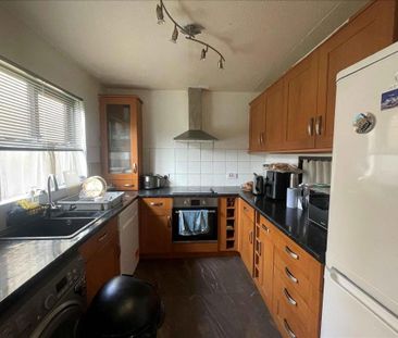 3 bedroom end of terrace house to rent - Photo 3