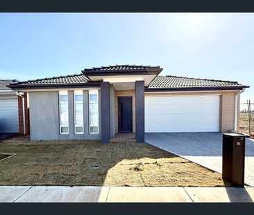 15 Cotswold St, Mambourin, Vic 3024 - Photo 3