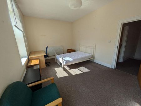 6 bedroom terraced house to rent - Photo 4