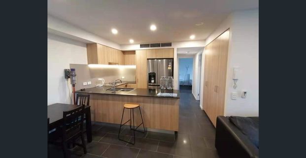 Fully Furnished Apartment Just Across from Indooroopilly Shopping Centre - Photo 1