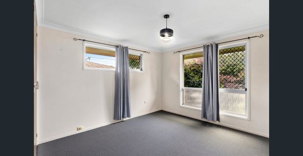 Cosy 3 bedroom brick home in Harristown Rent increasing to $530 two months after lease is signed. - Photo 1