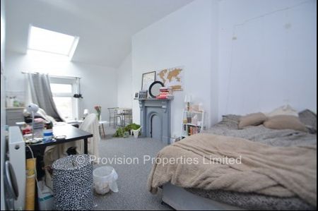 1 Bedroom Flats in Hyde Park - Photo 3