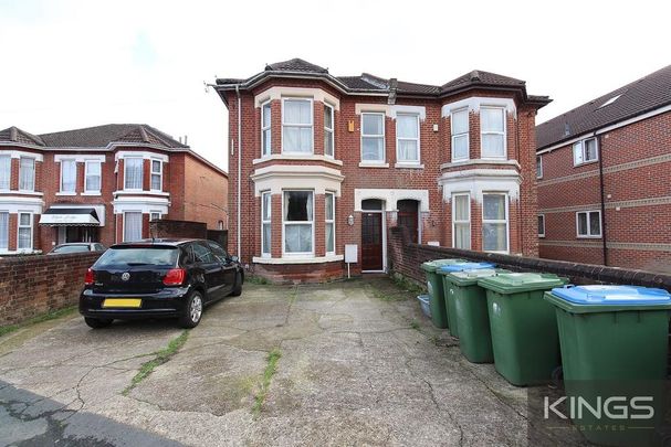 3 bedroom flat to rent - Photo 1