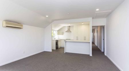Newly renovated 7 bedroom student accommodation! - Photo 2