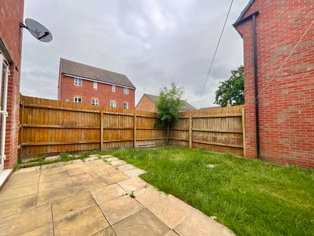 3 bedroom End Terraced House to let - Photo 5