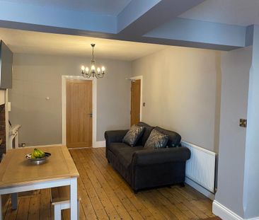 1 bedroom in a house share to rent - Photo 2