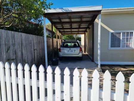 RENOVATED COASTAL COTTAGE CLOSE TO TOWN - Photo 2