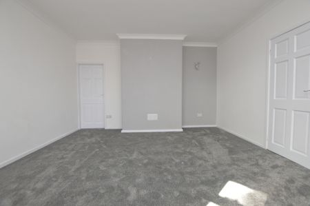 3 Bedroom Semi-Detached House - Photo 4