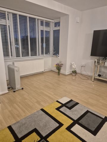 2 Bed Flat, Osborne Gardens, CR7 - Photo 4