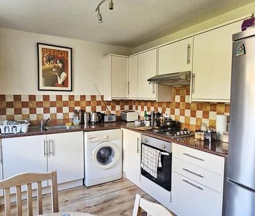 2 bedroom end of terrace house to rent - Photo 4