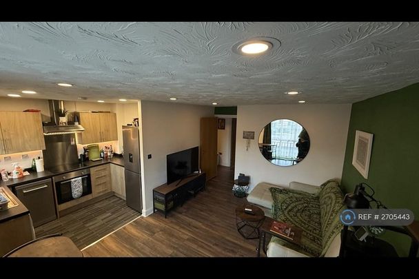 2 bedroom flat to rent - Photo 1