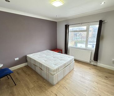 1 bedroom in a house share to rent - Photo 4