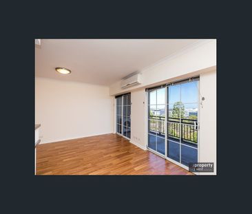 WELL PRESENTED 1 BEDROOM APARTMENT AVAILABLE NOW! - Photo 2