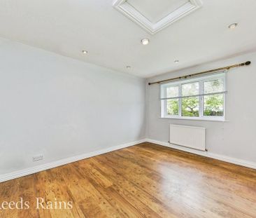 4 bedroom detached house to rent - Photo 4