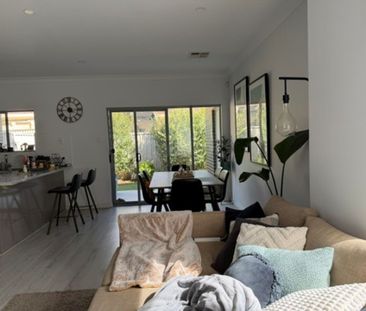 Modern, Low-Maintenance Living in Oaklands Park - Photo 2