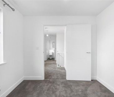 3 bedroom detached house to rent - Photo 4