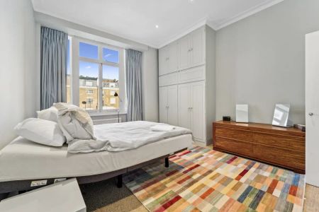 3 bedroom flat in London - Photo 5