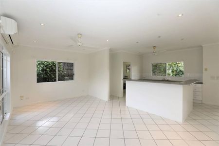 Location Location - Airconditioned - Extra Hobby Room - Fully Fenced - Photo 3