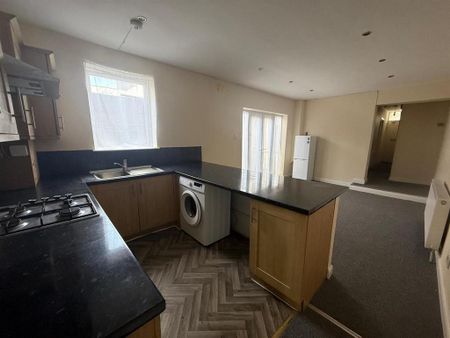 2 bedroom maisonette to rent - Photo 4