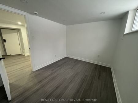 75 Regatta Crescent #Basement - Photo 3