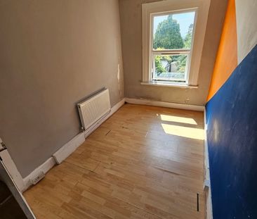 2 Bed Terraced House, Norfolk Road, E17 - Photo 1