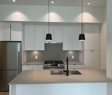 5th Floor Condo in Upper Montrose Building - Photo 4