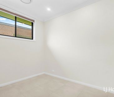 2 Bedroom Flat in Riverstone! - Photo 6