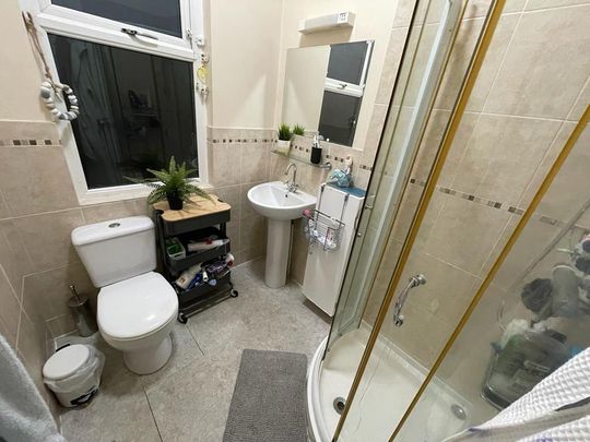1 bedroom in a house share to rent - Photo 1