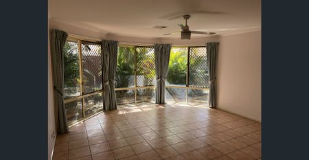 Family Home Close to Everything! - Photo 5