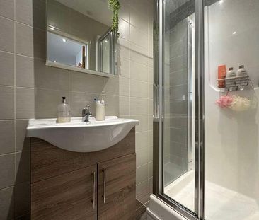 Bed En Suite Student Flat, LN1 - Photo 1