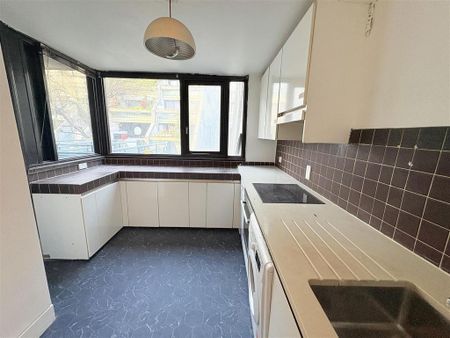3 bedroom flat to rent - Photo 4