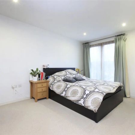 1 bedroom flat in Clapham - Photo 3