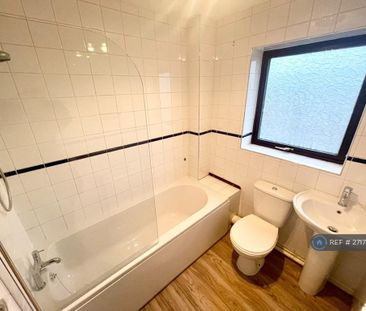 2 bedroom semi-detached house to rent - Photo 3