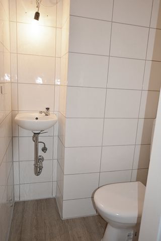 Ganz ruhig und gemütlich unterm Dach in Krefeld-Uerdingen: Renovierte 3-Zimmer-Wohnung im Grünen - Photo 2