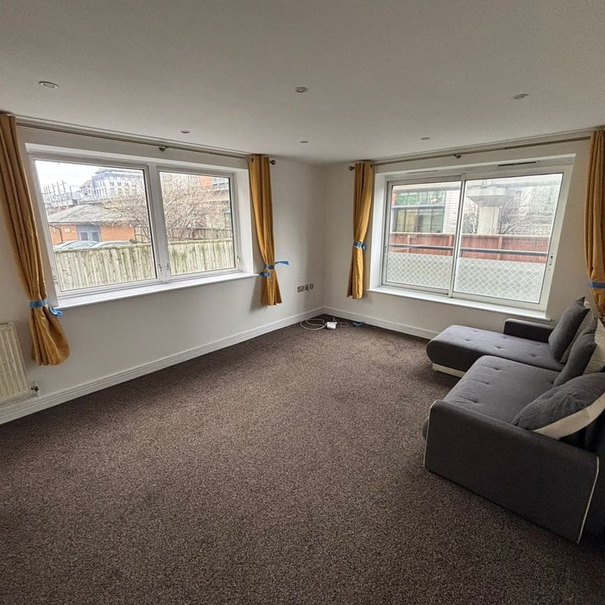 2 Bed Flat, Brighton, E14 - Photo 1