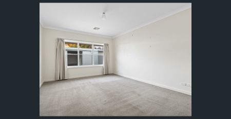 Your 5 Bedroom luxury home awaits in a prestigious location, ready to move in - Photo 2