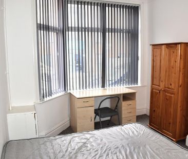 6 bedroom terraced house to rent - Photo 5