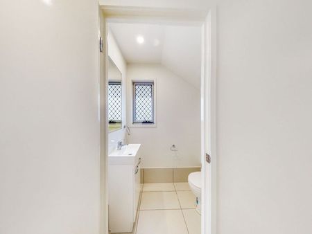 3 Bedroom Townhouse with Pool - Photo 2