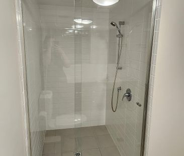 Shared furnished unit within walking distance to Griffith Uni - Photo 1